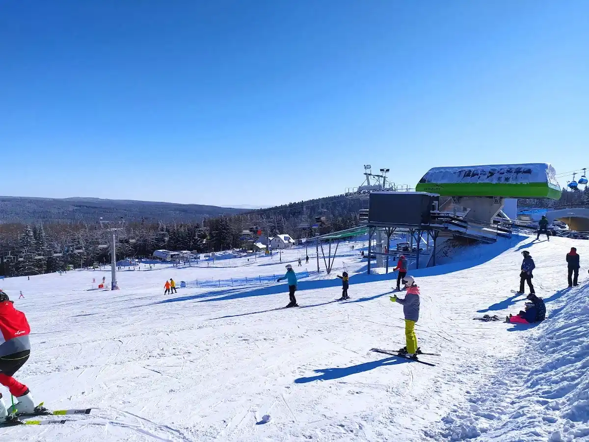 Wyciągi Czarnej Góry na wyciągnięcie ręki.