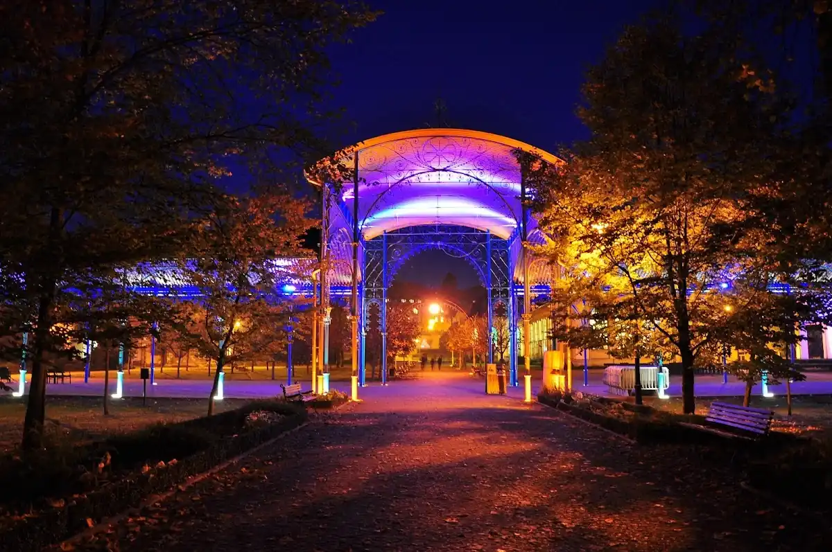 Zimowy Park Zdrojowy.