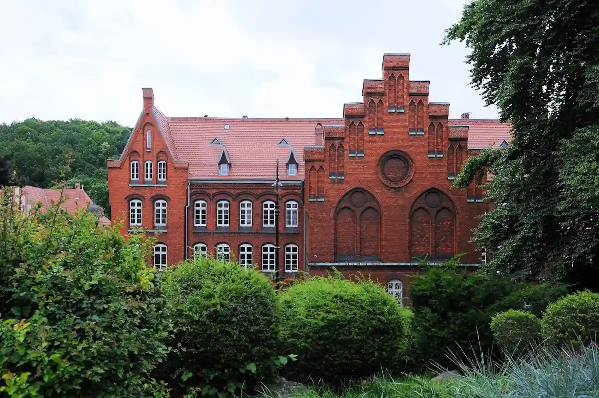 Detale architektoniczne II LO w Wałbrzychu.