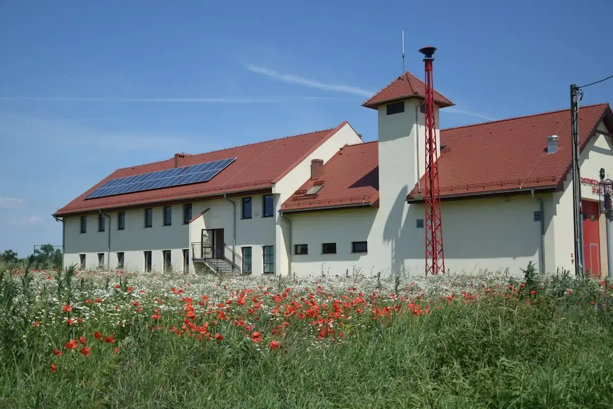Zmodernizowany budynek biblioteki.
