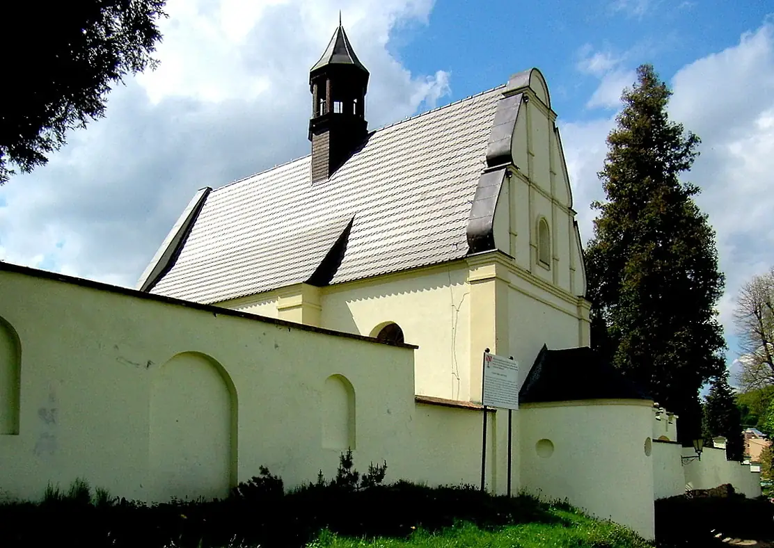 Kaplica św. Rocha w Bystrzycy Kłodzkiej o świcie.